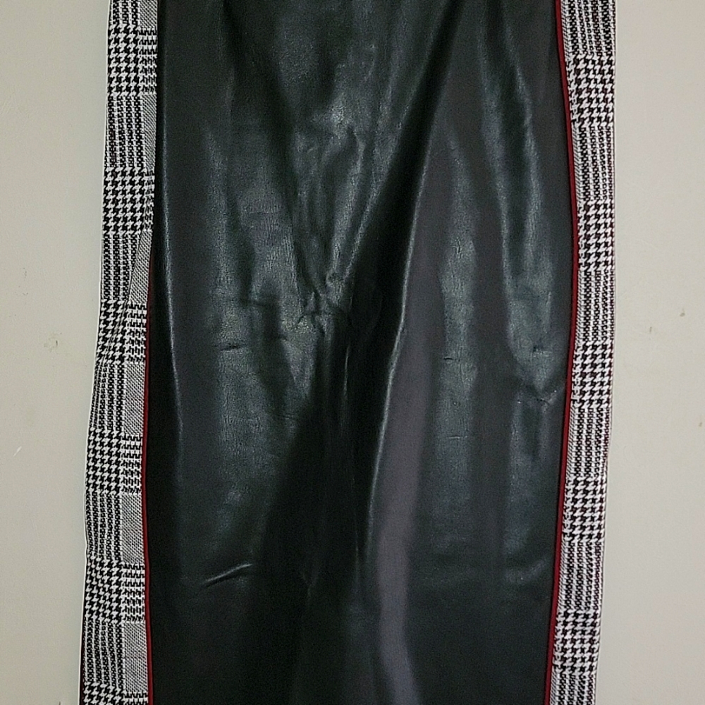 Women Leather Skirt. New Without Tags